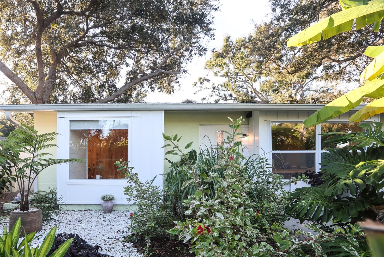 Image 4 of 47 For 2040 Palm Terrace