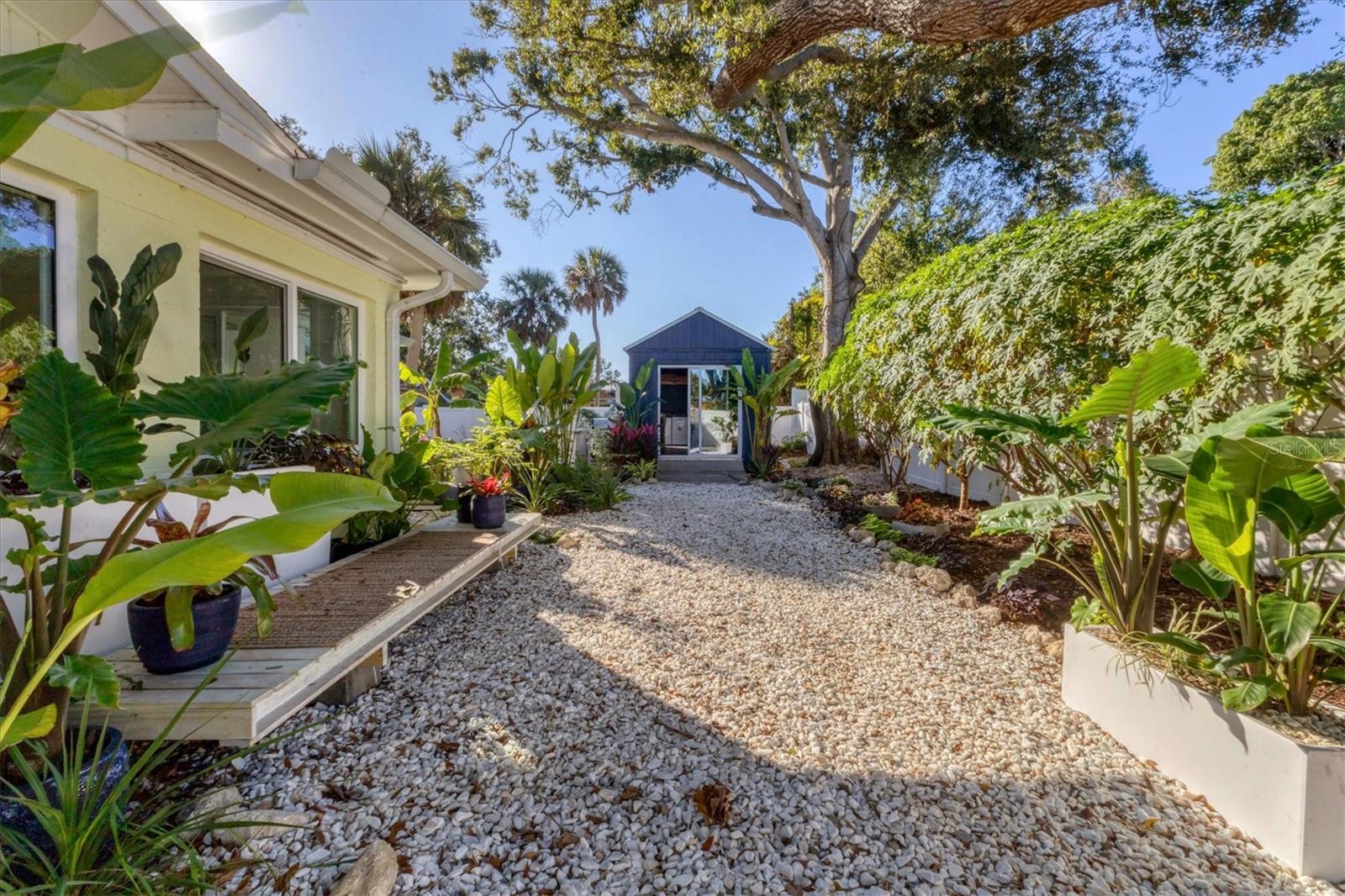 Image 42 of 47 For 2040 Palm Terrace