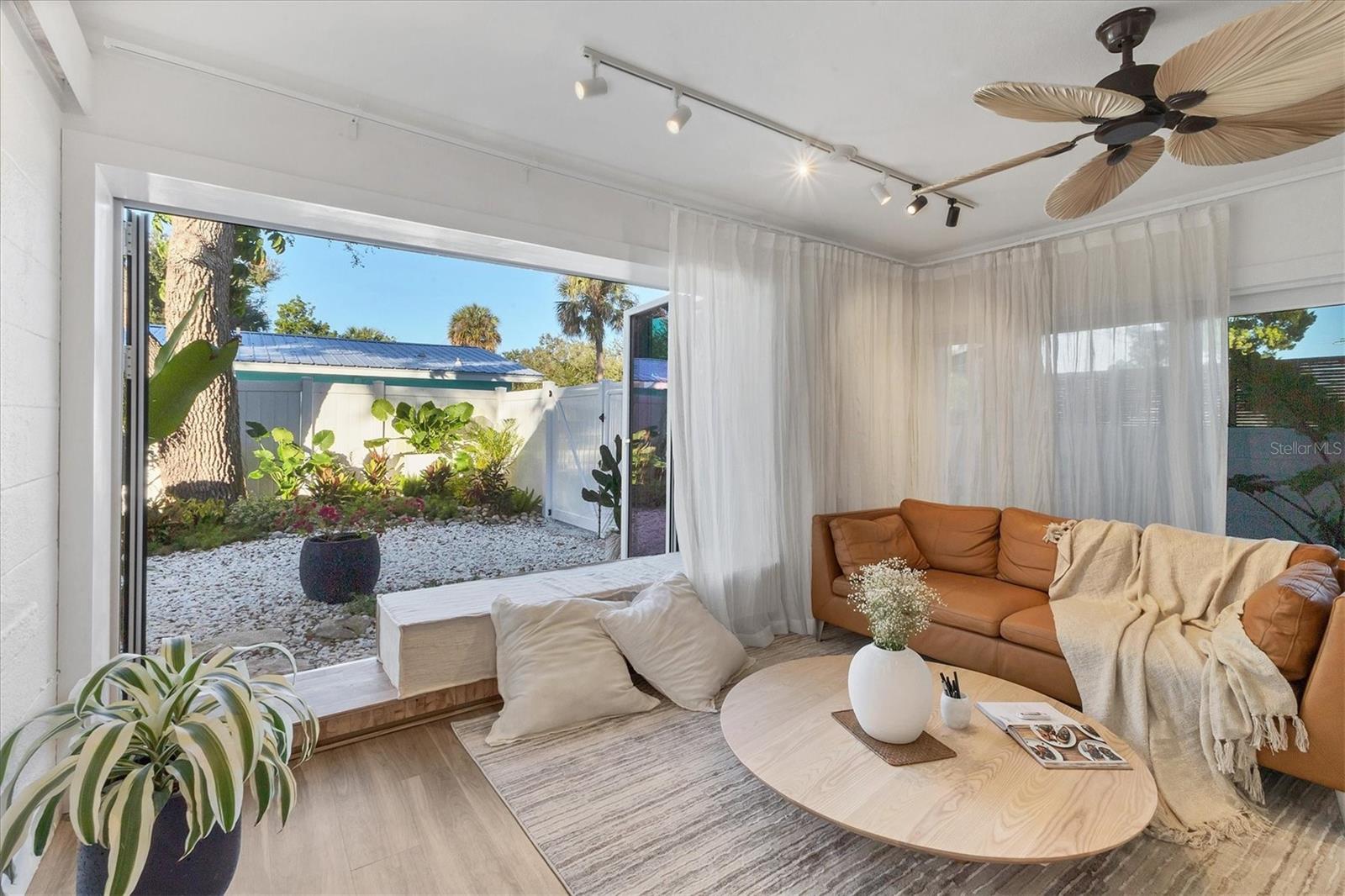 Image 6 of 47 For 2040 Palm Terrace