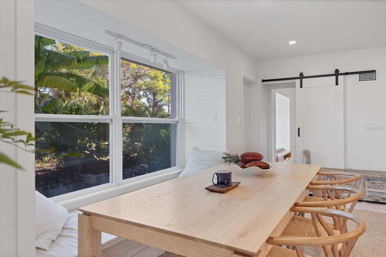 Image 8 of 47 For 2040 Palm Terrace