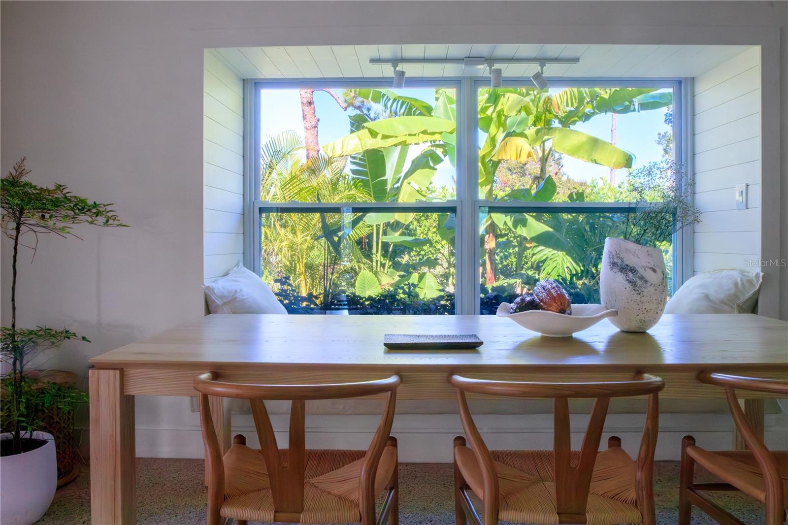 Image 9 of 47 For 2040 Palm Terrace