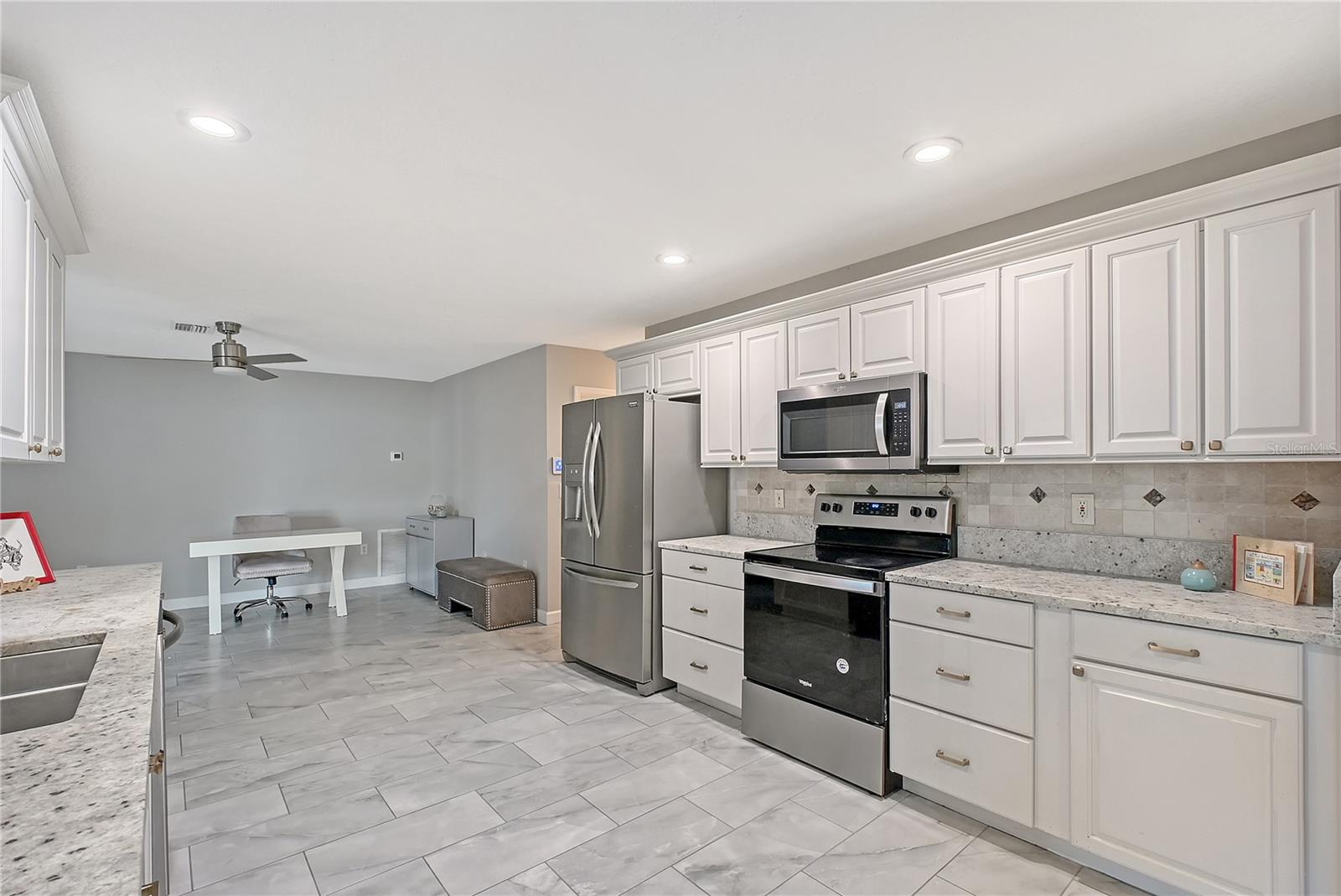 Image 10 of 33 For 6804 23rd Avenue W