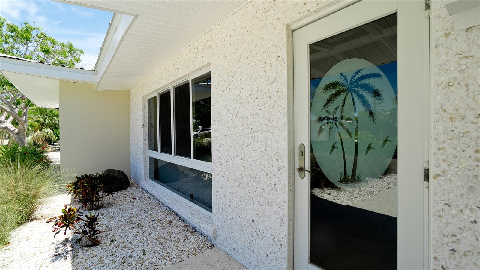 Image 10 of 77 For 784 Saint Judes Dr N