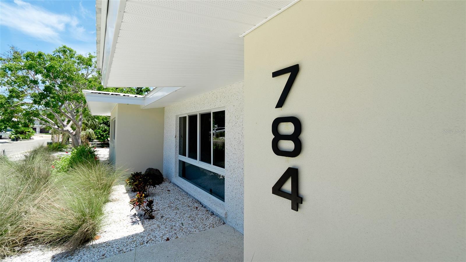 Image 8 of 77 For 784 Saint Judes Dr N