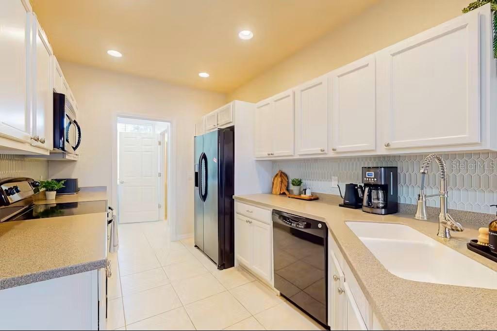 Image 8 of 27 For 3790 82nd Avenue Circle E 102