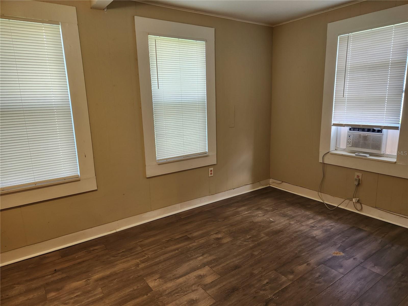 Image 8 of 12 For 4118 Windemere Place 2