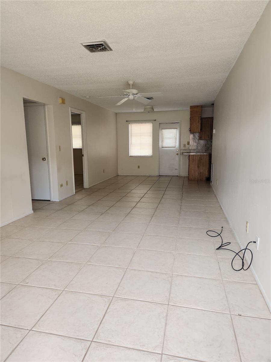Image 2 of 4 For 214 Colonia Lane E