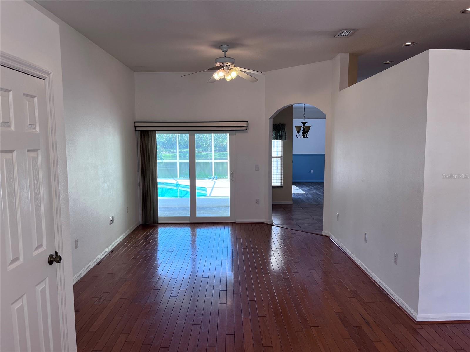 Image 4 of 18 For 3112 58th Terrace E