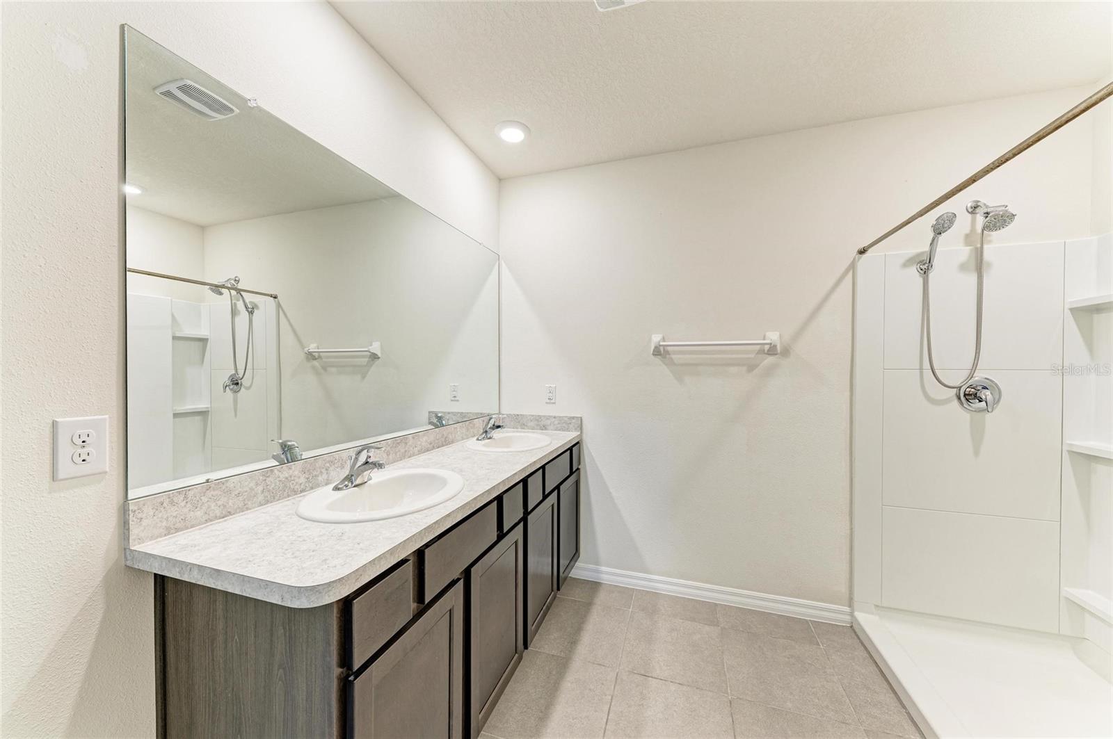 Image 24 of 36 For 2825 Greenleaf Terrace