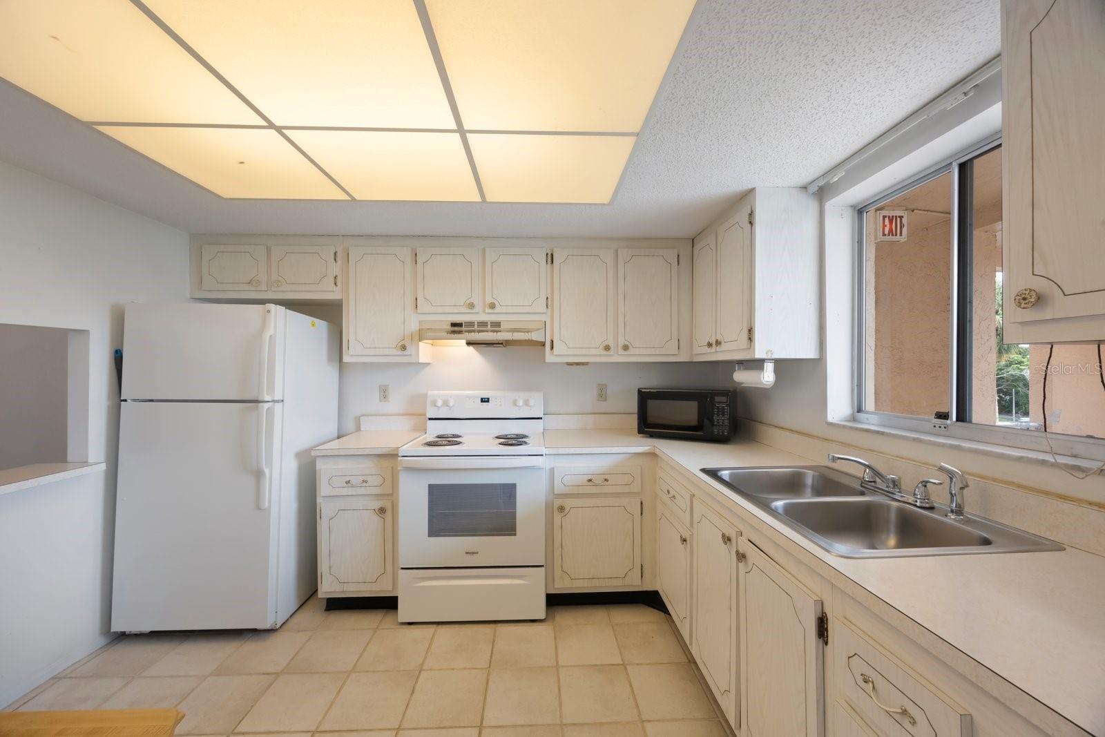 Image 4 of 39 For 4155 Heron Way E-301
