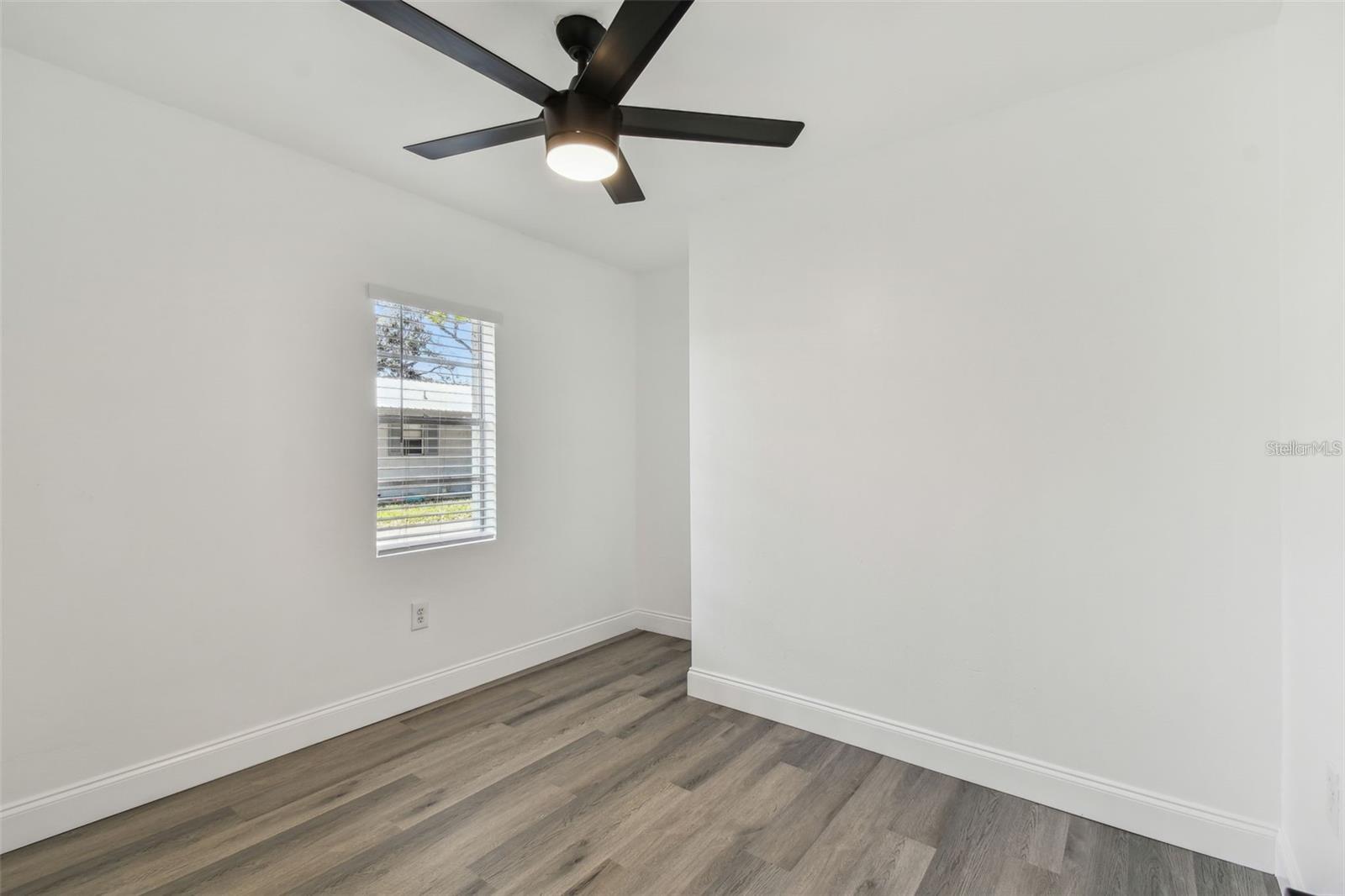 Image 15 of 33 For 708 15th Avenue W
