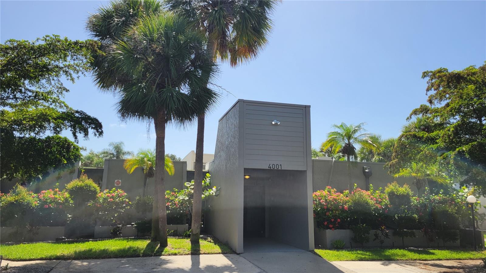 Image 18 of 21 For 4001 Beneva Road 345