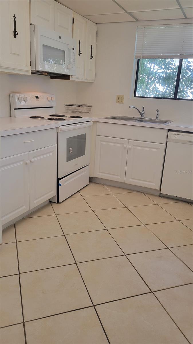 Image 4 of 21 For 4001 Beneva Road 345