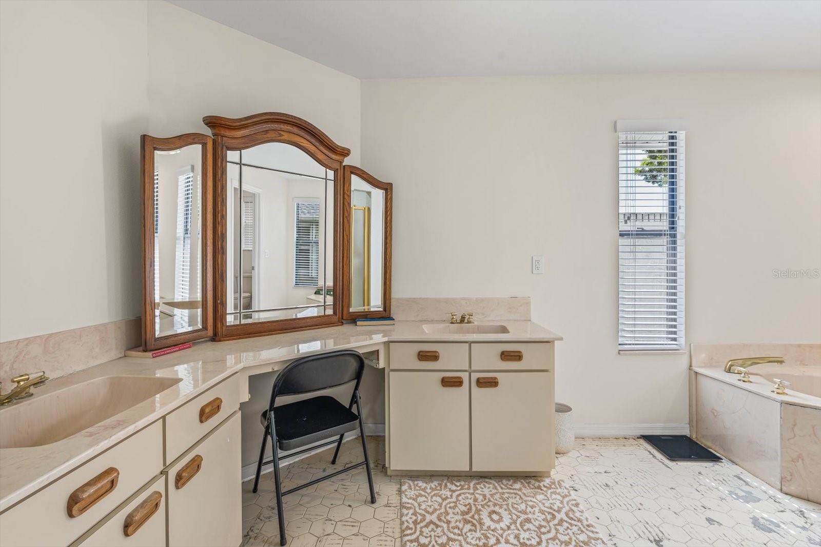 Image 17 of 58 For 5747 39th Street Circle E