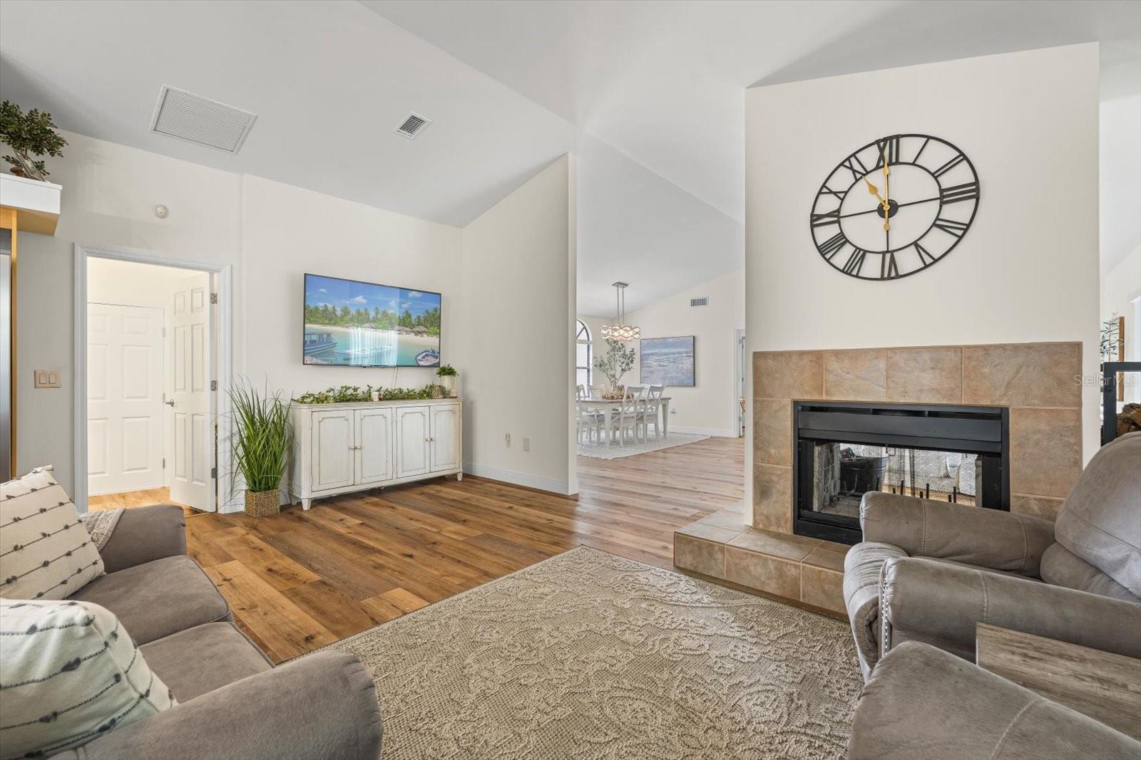 Image 21 of 58 For 5747 39th Street Circle E