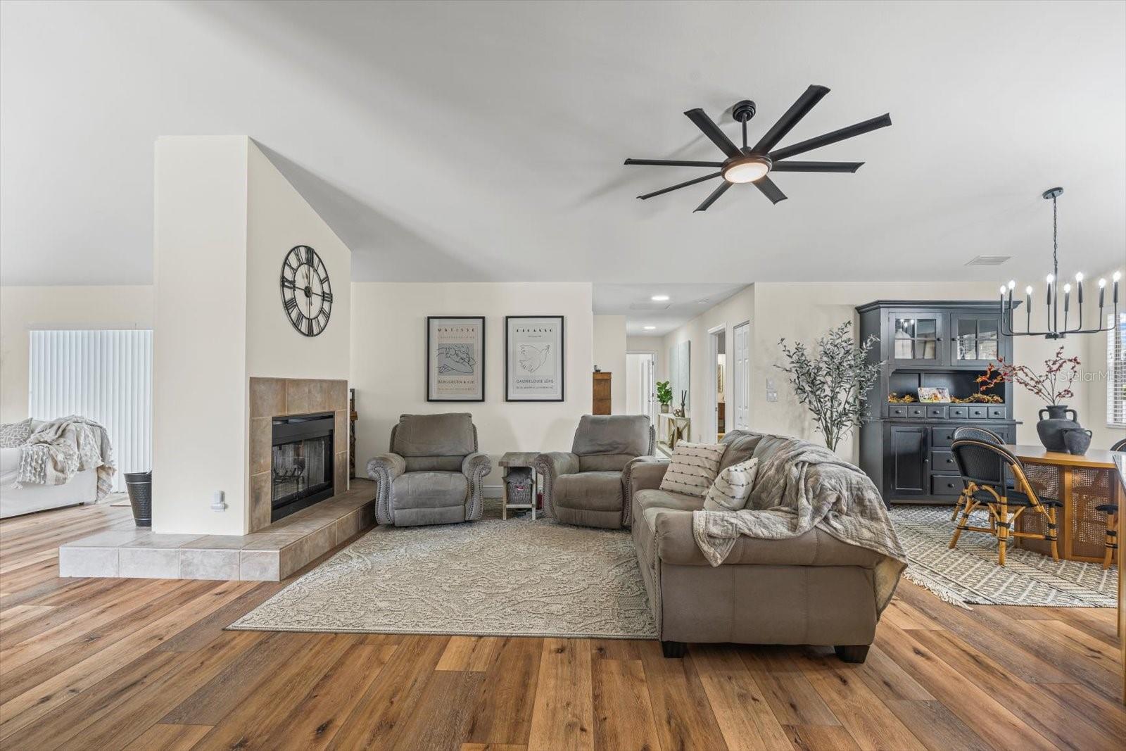 Image 23 of 58 For 5747 39th Street Circle E