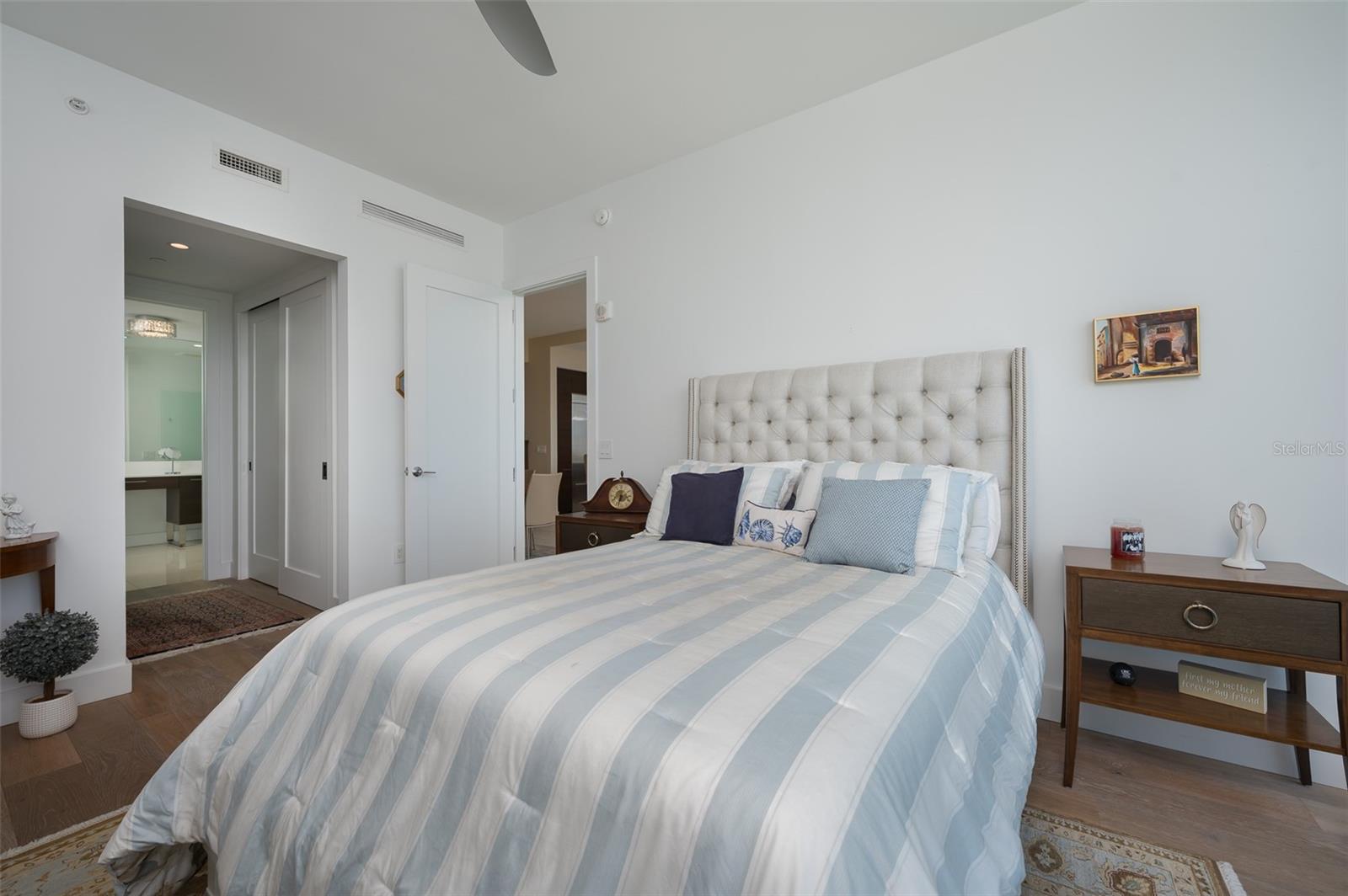 Image 11 of 38 For 1155 Gulfstream Avenue 306
