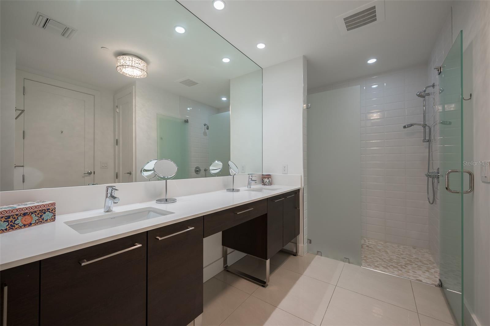 Image 12 of 38 For 1155 Gulfstream Avenue 306