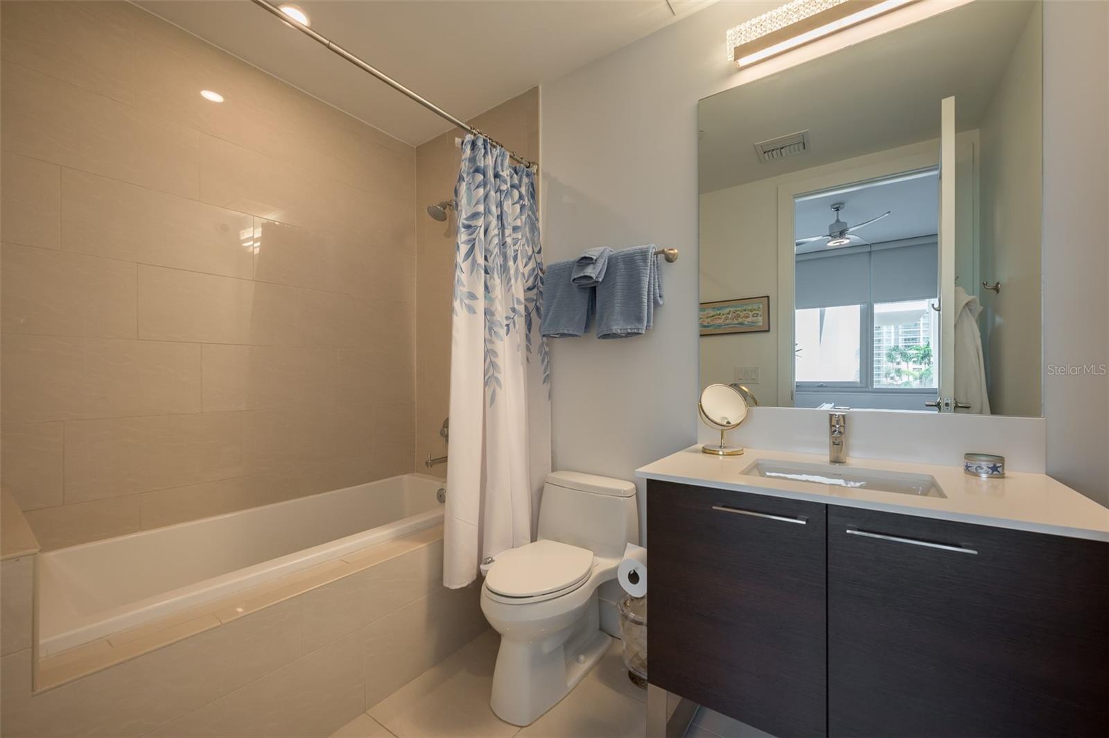 Image 16 of 38 For 1155 Gulfstream Avenue 306