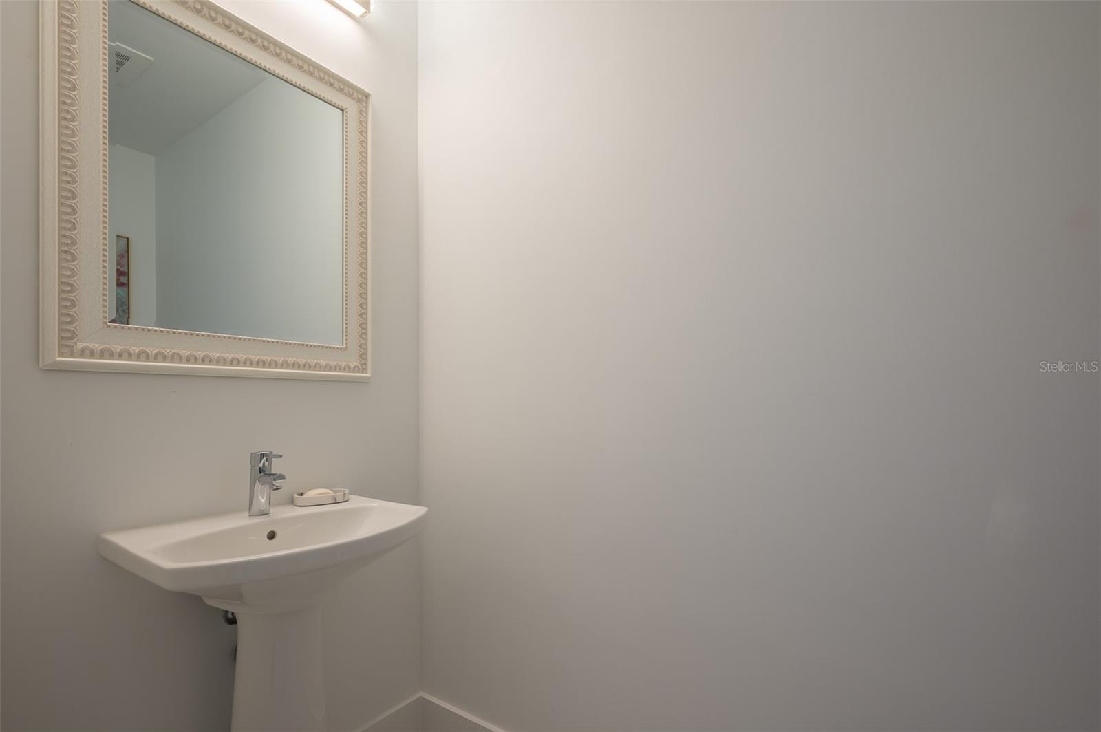 Image 18 of 38 For 1155 Gulfstream Avenue 306