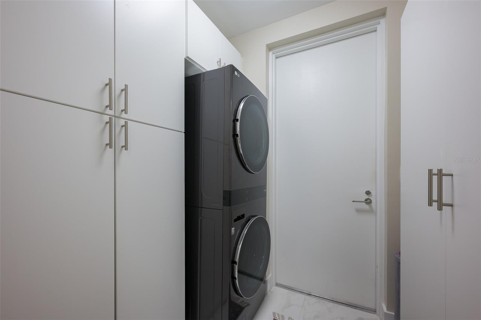 Image 20 of 38 For 1155 Gulfstream Avenue 306