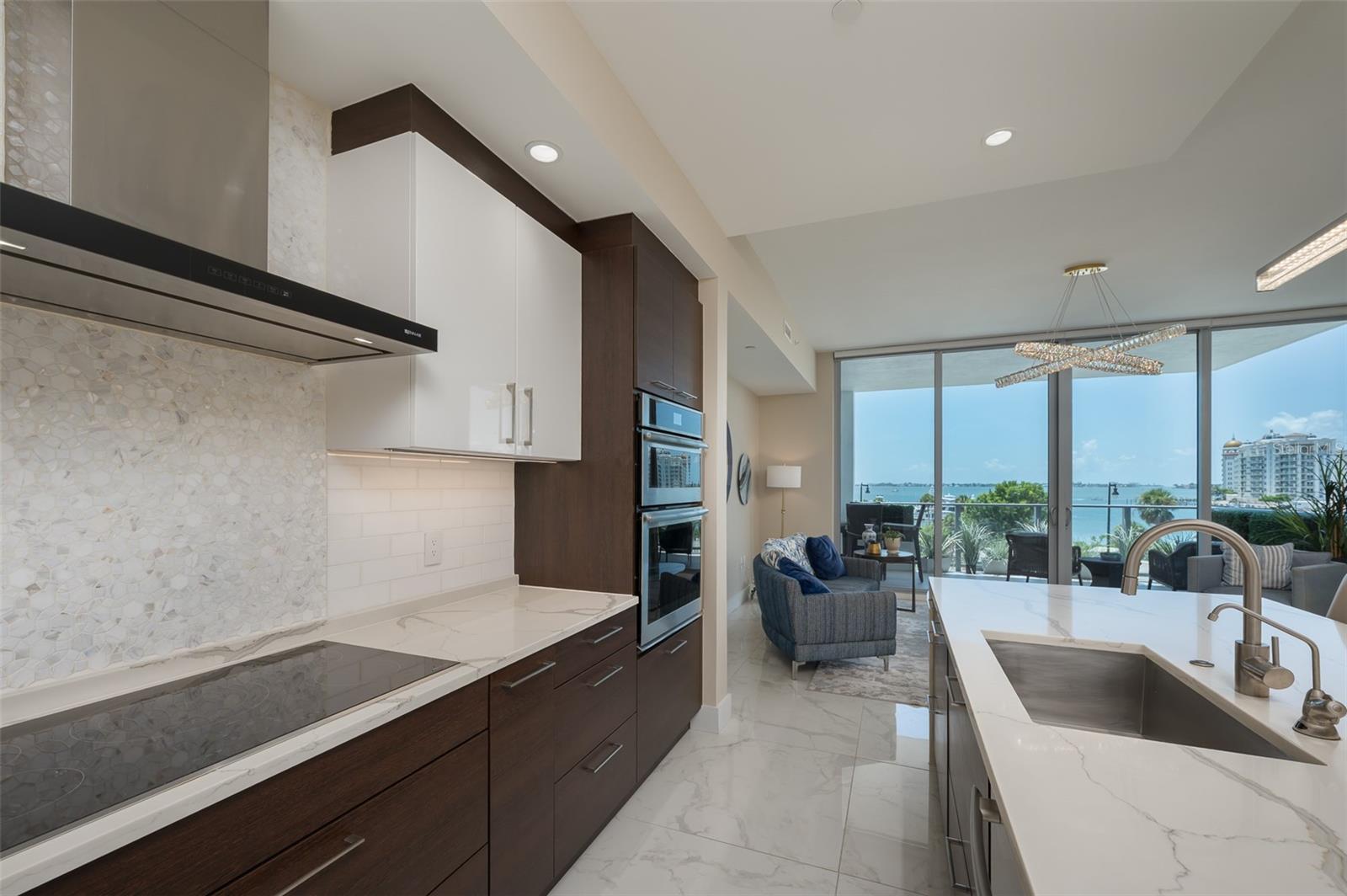 Image 8 of 38 For 1155 Gulfstream Avenue 306
