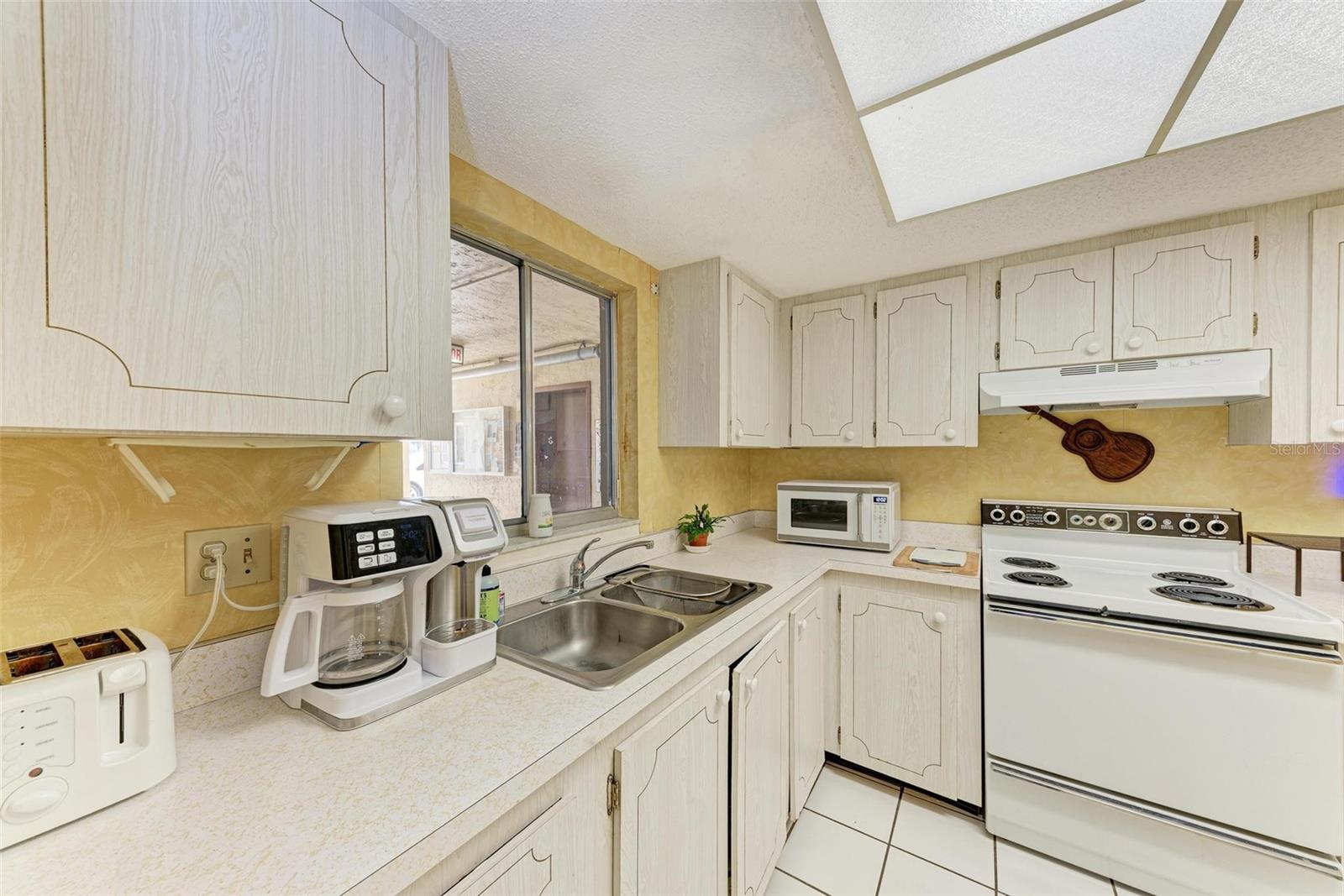 Image 8 of 32 For 3514 Lake Bayshore Drive K-108