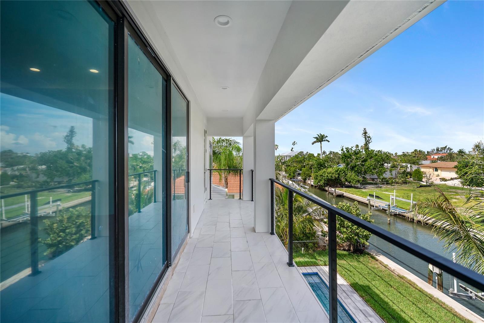 Image 18 of 89 For 569 Bayview Drive