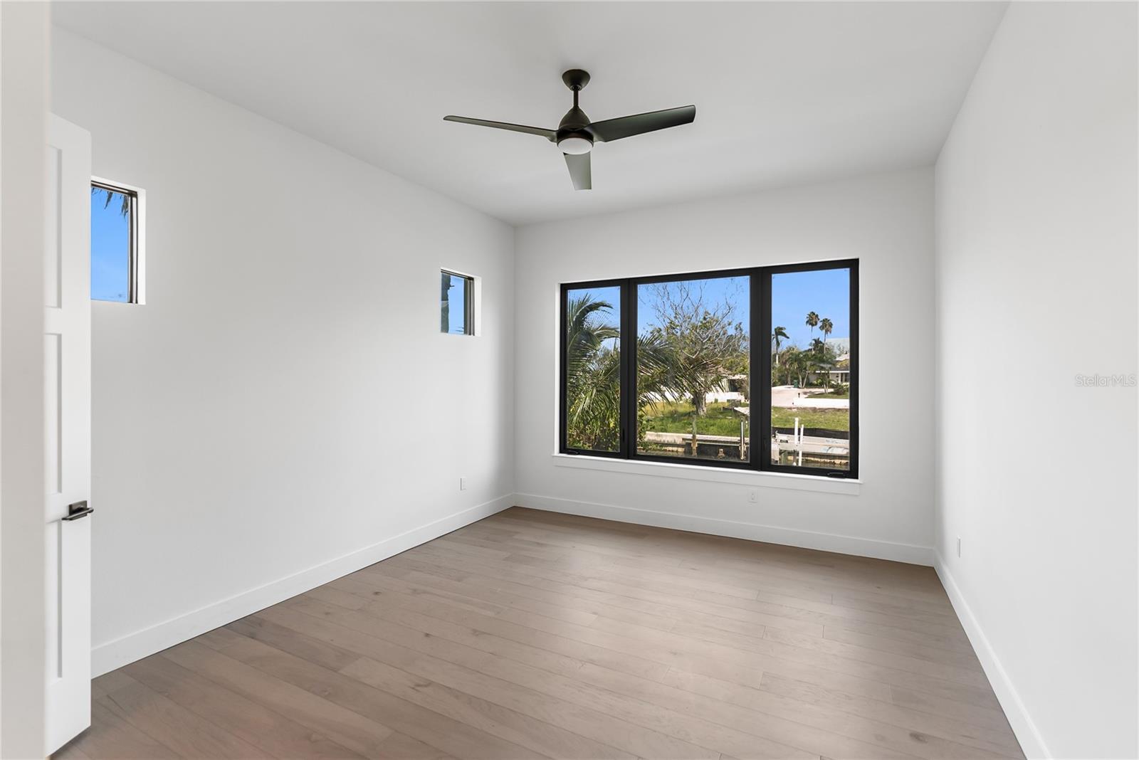 Image 21 of 89 For 569 Bayview Drive