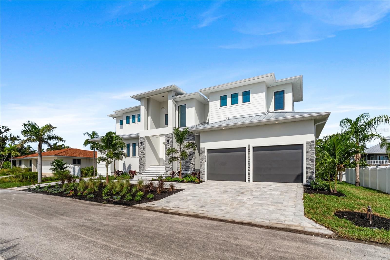 Image 3 of 89 For 569 Bayview Drive