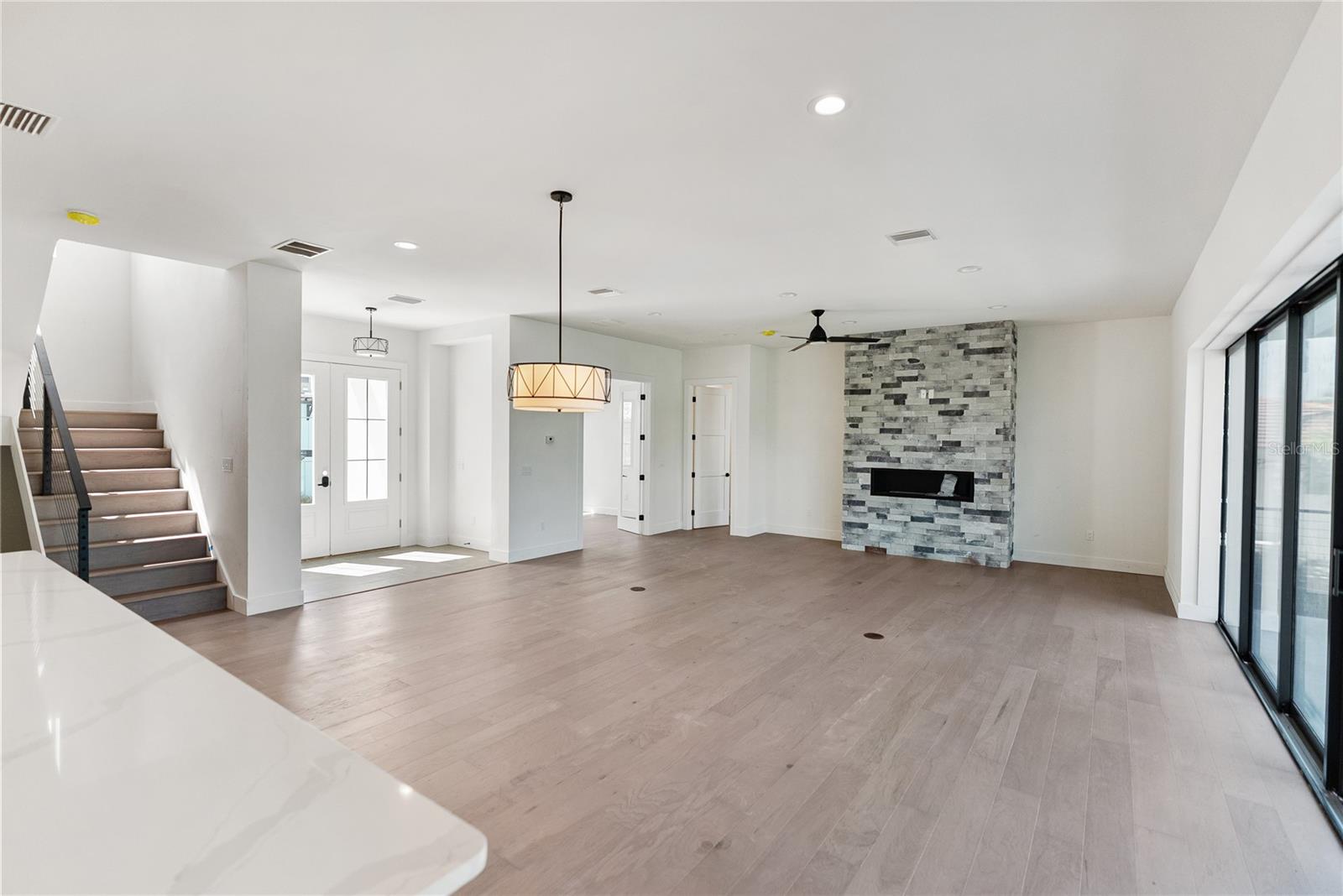 Image 32 of 89 For 569 Bayview Drive