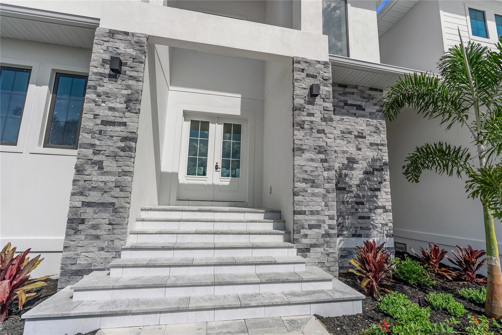 Image 6 of 89 For 569 Bayview Drive