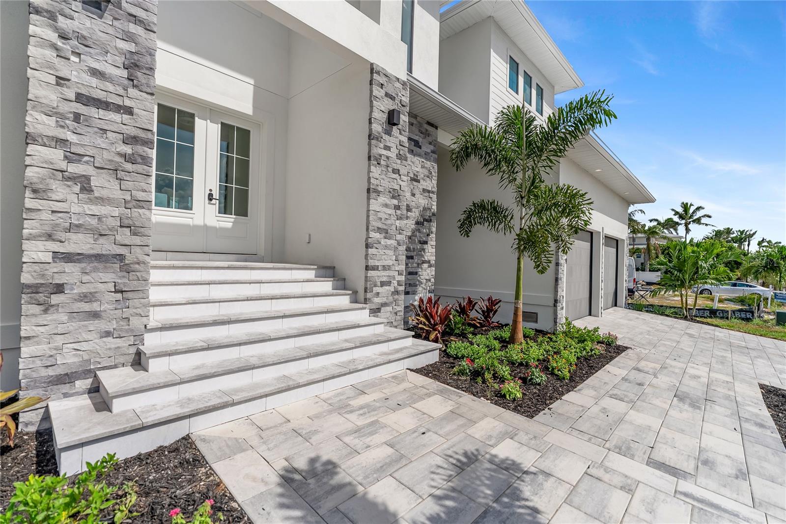 Image 7 of 89 For 569 Bayview Drive