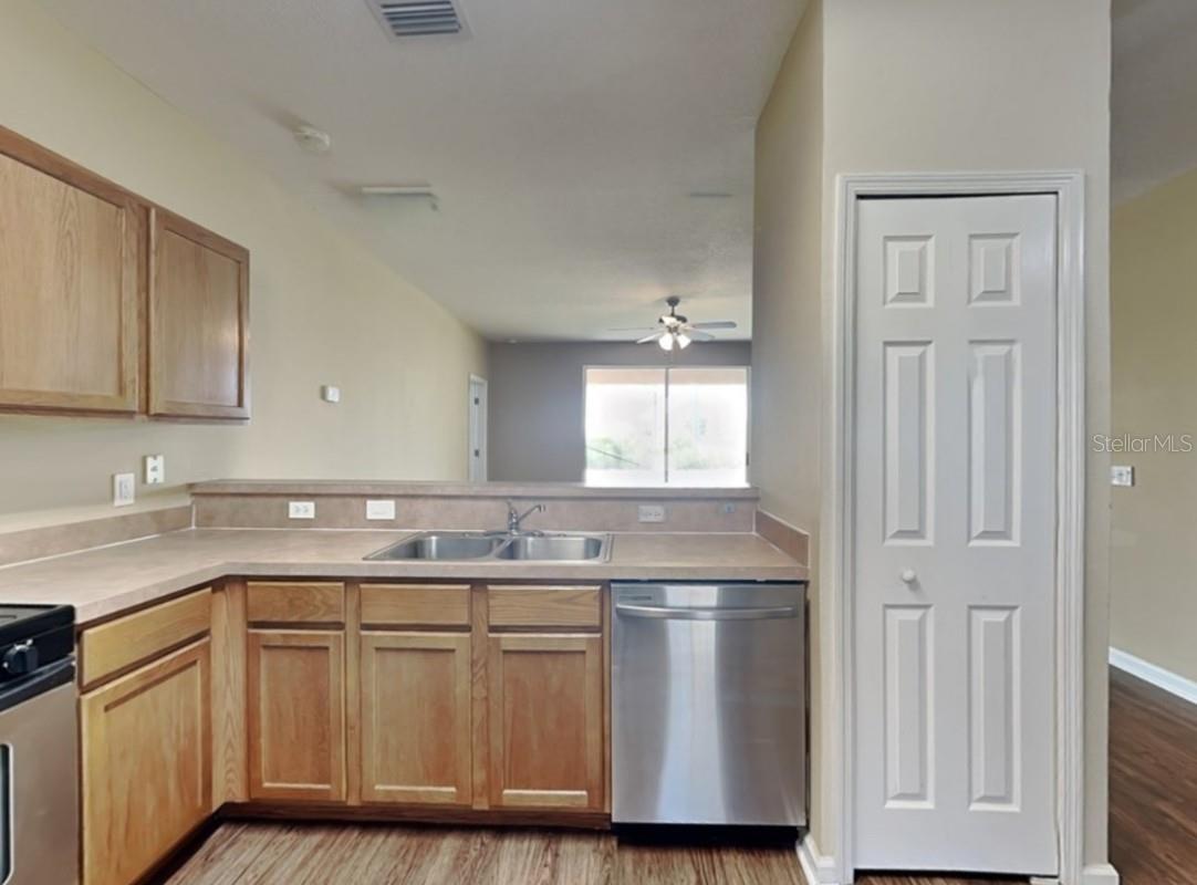 Image 6 of 8 For 1836 Tangledvine Drive