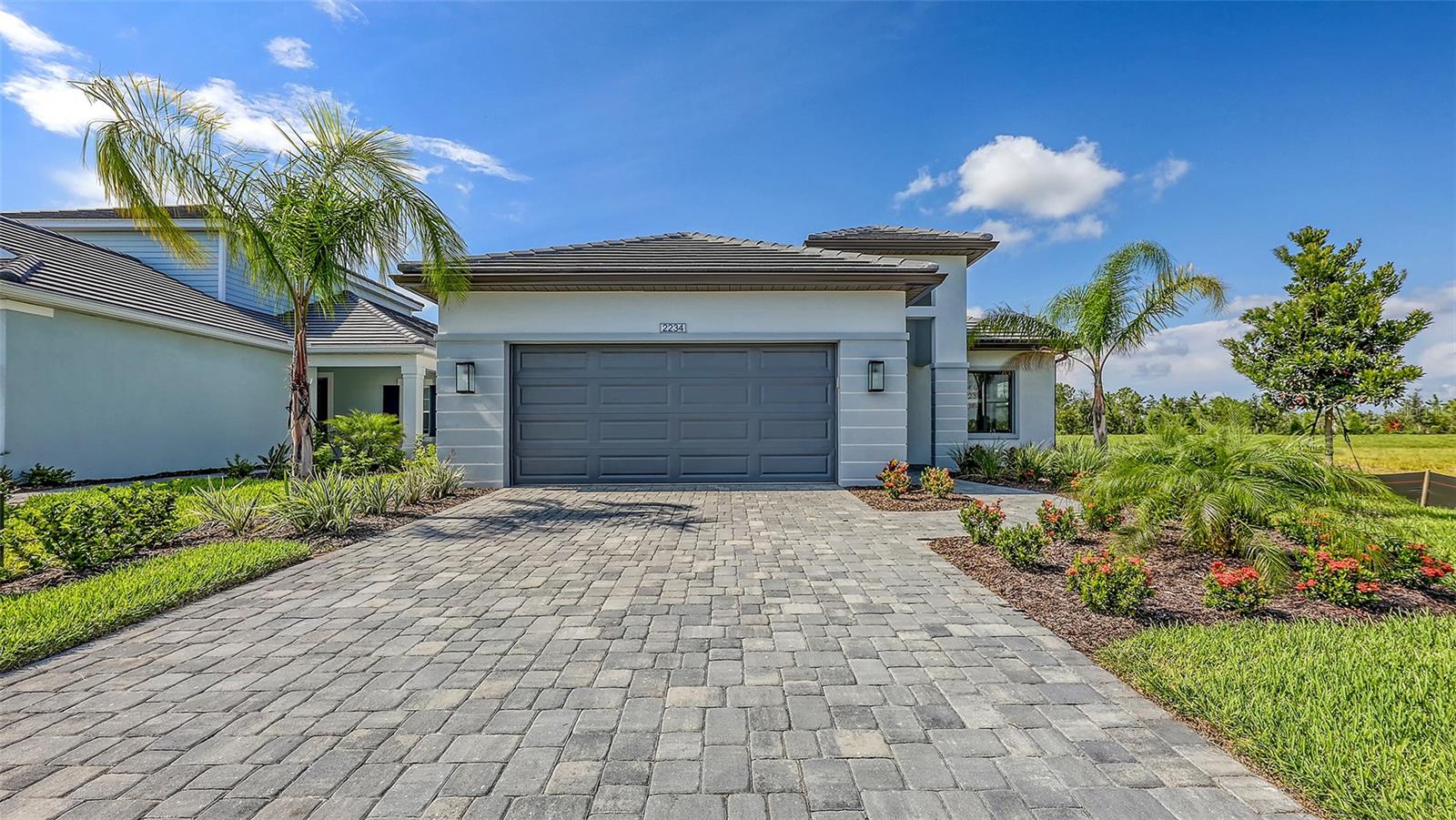 Image 2 of 46 For 2234 Lady Palm Loop