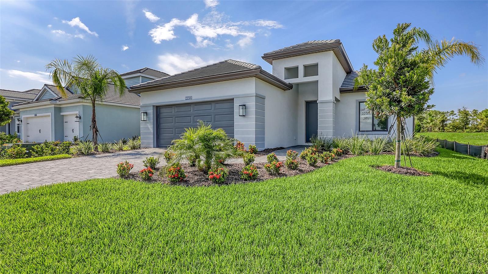 Image 3 of 46 For 2234 Lady Palm Loop