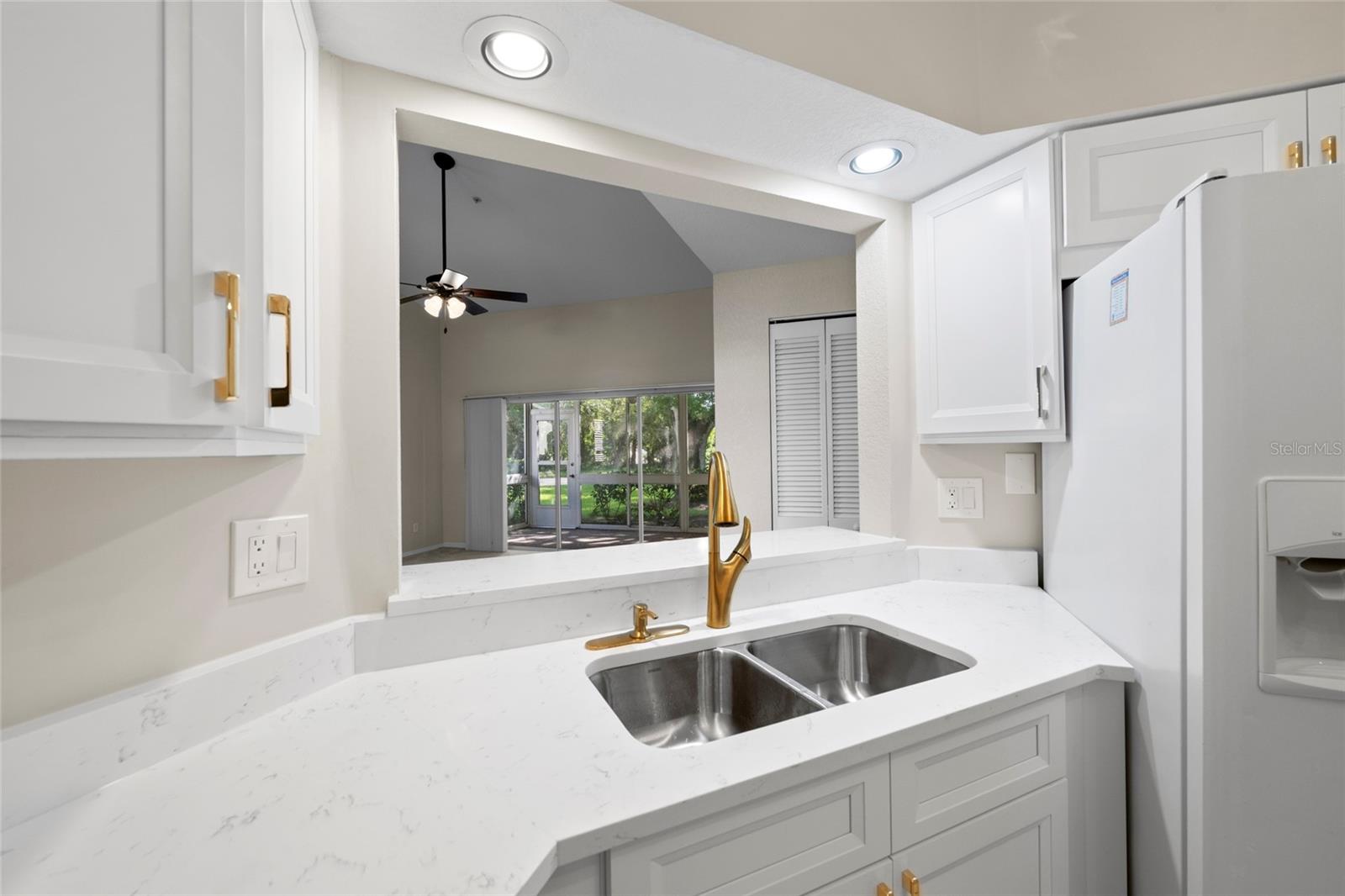 Image 16 of 42 For 6651 Pineview Terrace