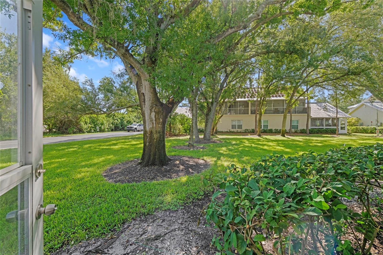Image 33 of 42 For 6651 Pineview Terrace