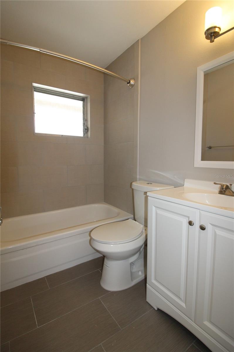Image 10 of 21 For 3001 Bee Ridge Road