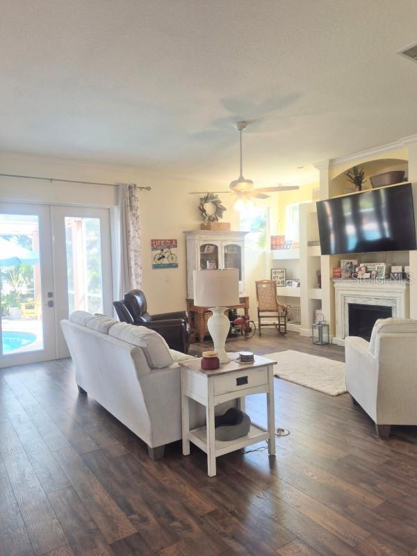 Listing photo id 18 for 6408 Rubia Circle