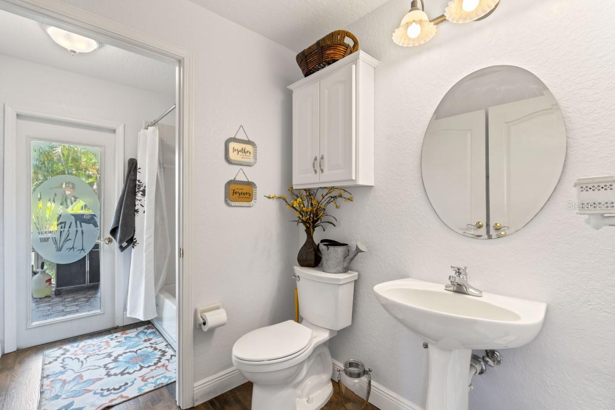 Listing photo id 36 for 6408 Rubia Circle