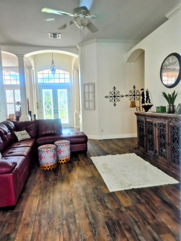 Listing photo id 2 for 6408 Rubia Circle