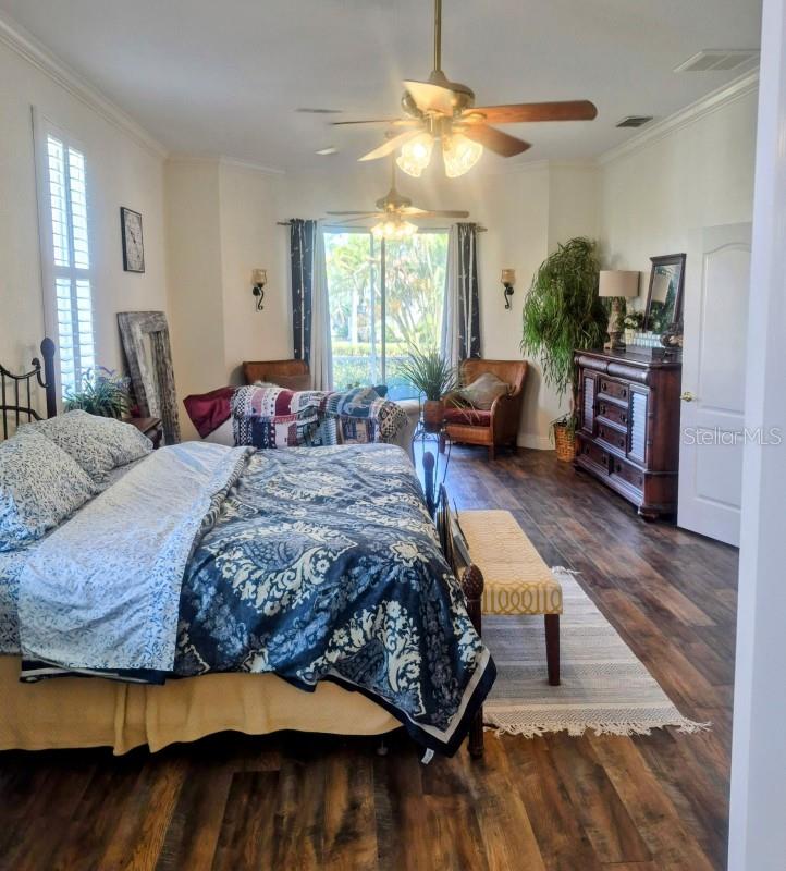 Listing photo id 3 for 6408 Rubia Circle