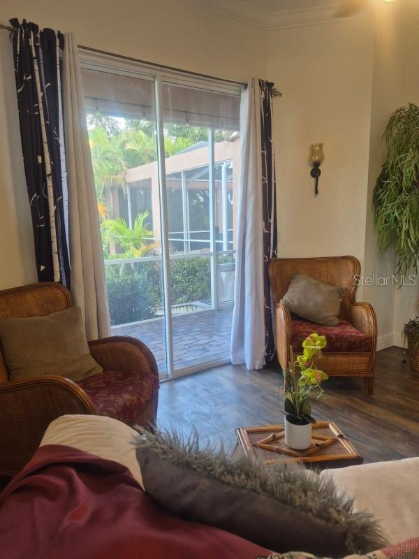 Listing photo id 4 for 6408 Rubia Circle