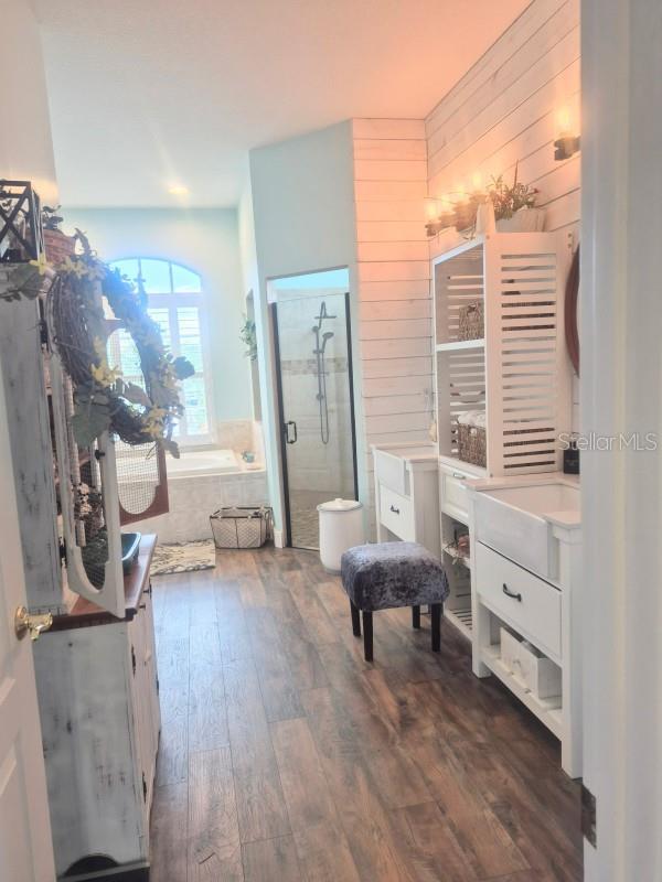 Listing photo id 6 for 6408 Rubia Circle