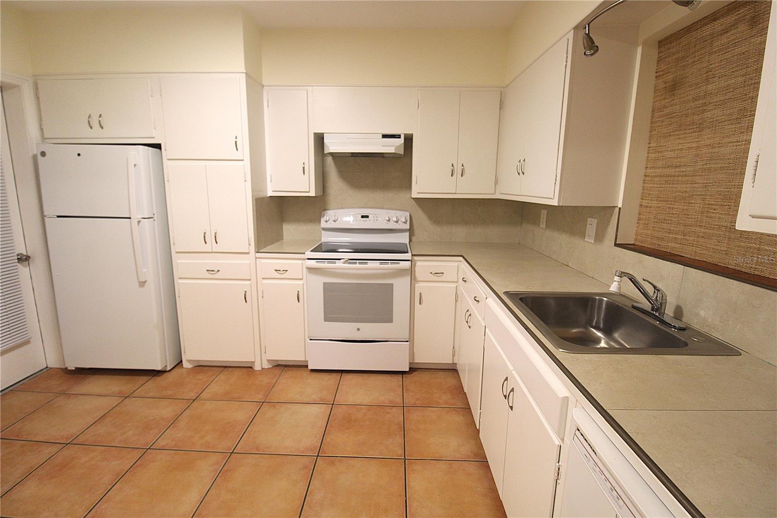 Image 4 of 18 For 2200 Rose Street