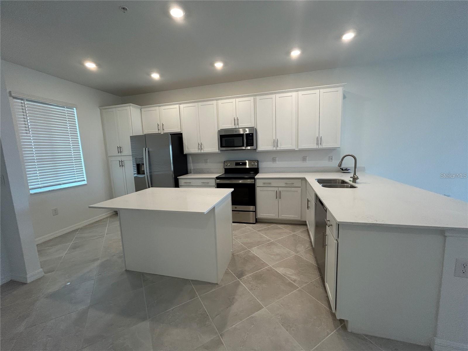 Image 8 of 72 For 12240 Wellen Golf Street 403