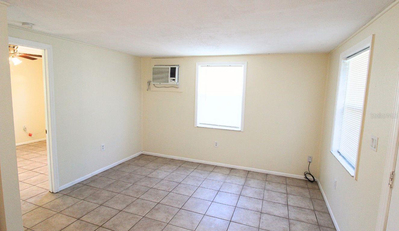 Image 4 of 7 For 255 Pineapple Street 1
