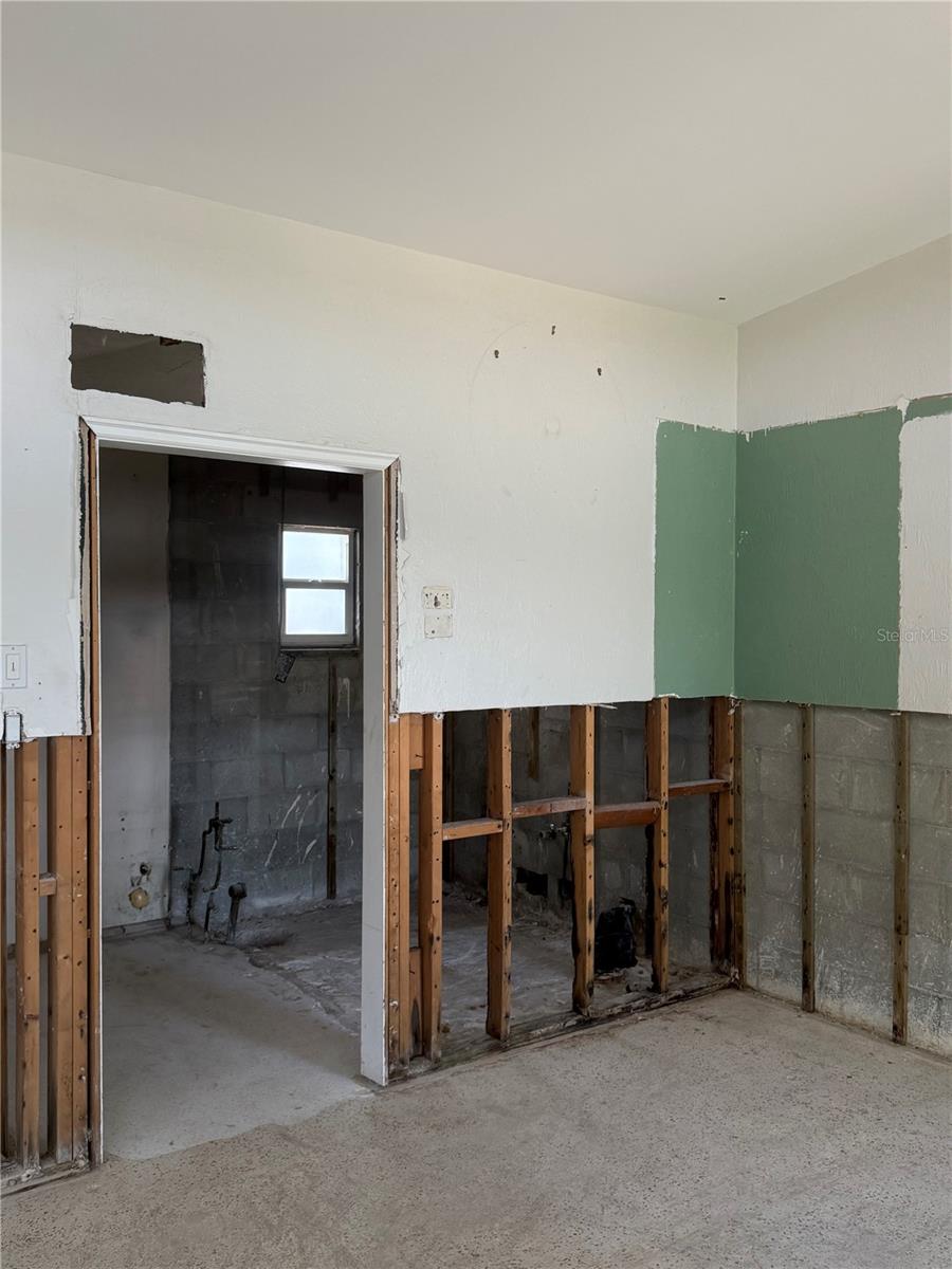 Image 11 of 16 For 170 Roosevelt Drive 22