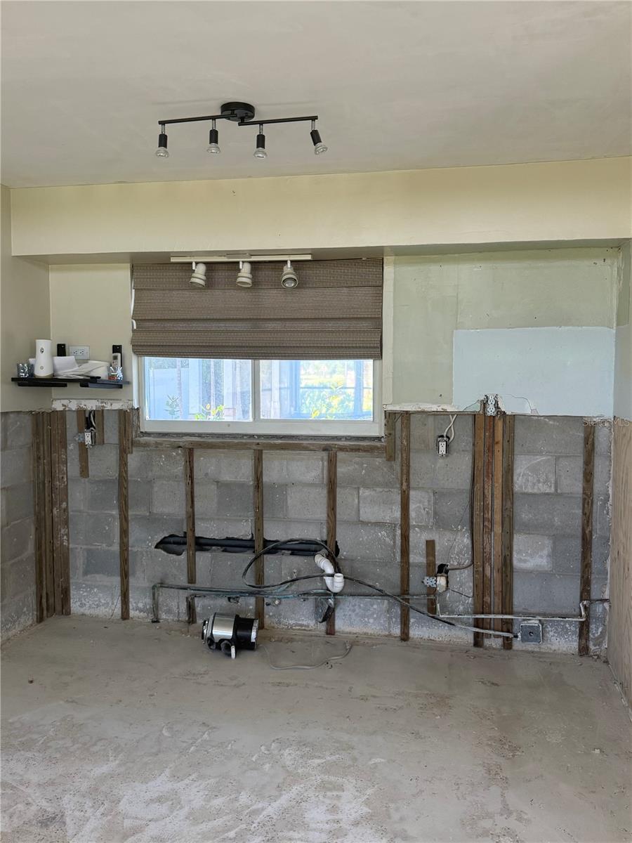 Image 9 of 16 For 170 Roosevelt Drive 22